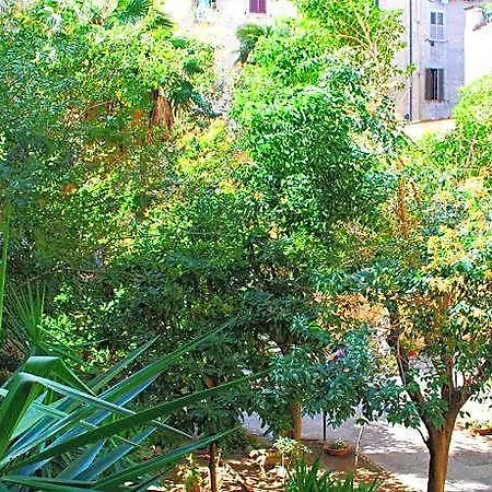 In Vale&hillary Colosseo Bed & Breakfast