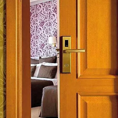 Bed & Breakfast In Vale&hillary Colosseo