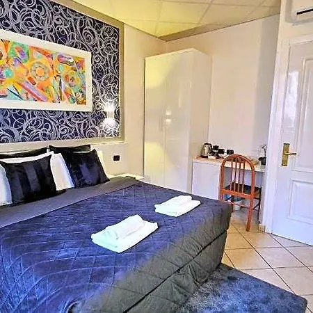 Bed & Breakfast In Vale&hillary Colosseo Rom