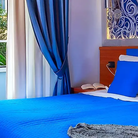Bed & Breakfast In Vale&hillary Colosseo Rom
