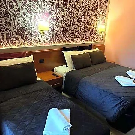Bed & Breakfast In Vale&hillary Colosseo 3*