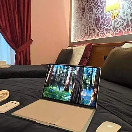 Bed & Breakfast In Vale&hillary Colosseo Rom