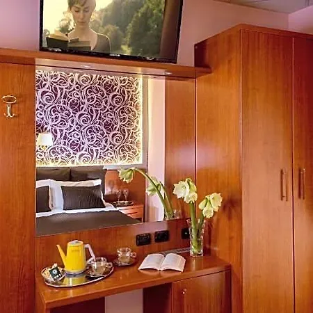 Bed & Breakfast In Vale&hillary Colosseo Rom