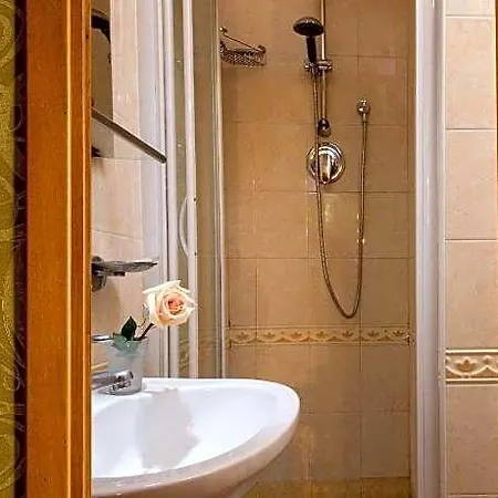 In Vale&hillary Colosseo Bed & Breakfast 3*