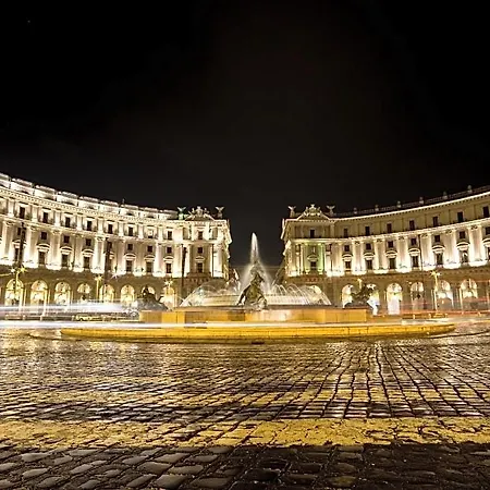 Bed & Breakfast In Vale&hillary Colosseo Rom
