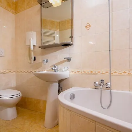 Bed & Breakfast In Vale&hillary Colosseo 3*
