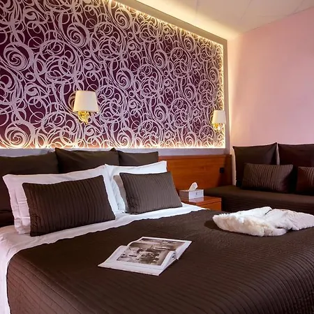 Bed and breakfast In Vale&hillary Colosseo 2*