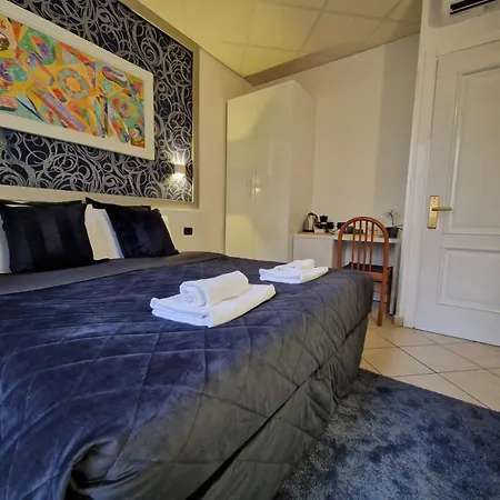 Bed and breakfast In Vale&hillary Colosseo 2*